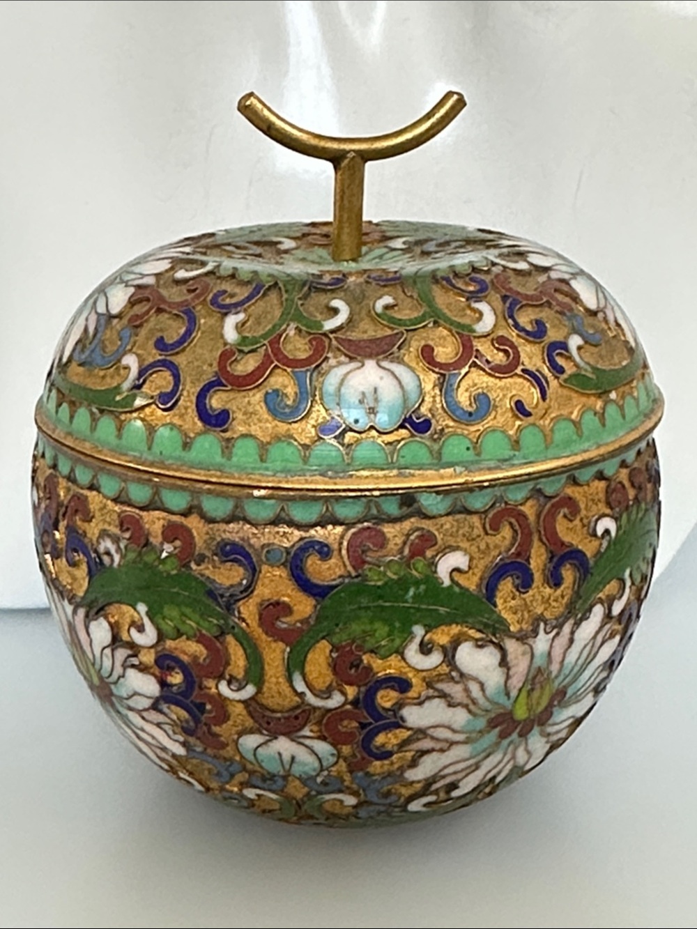 Cloisonné Brass
Enamel Apple
Trinket Jewel Box
Green Floral